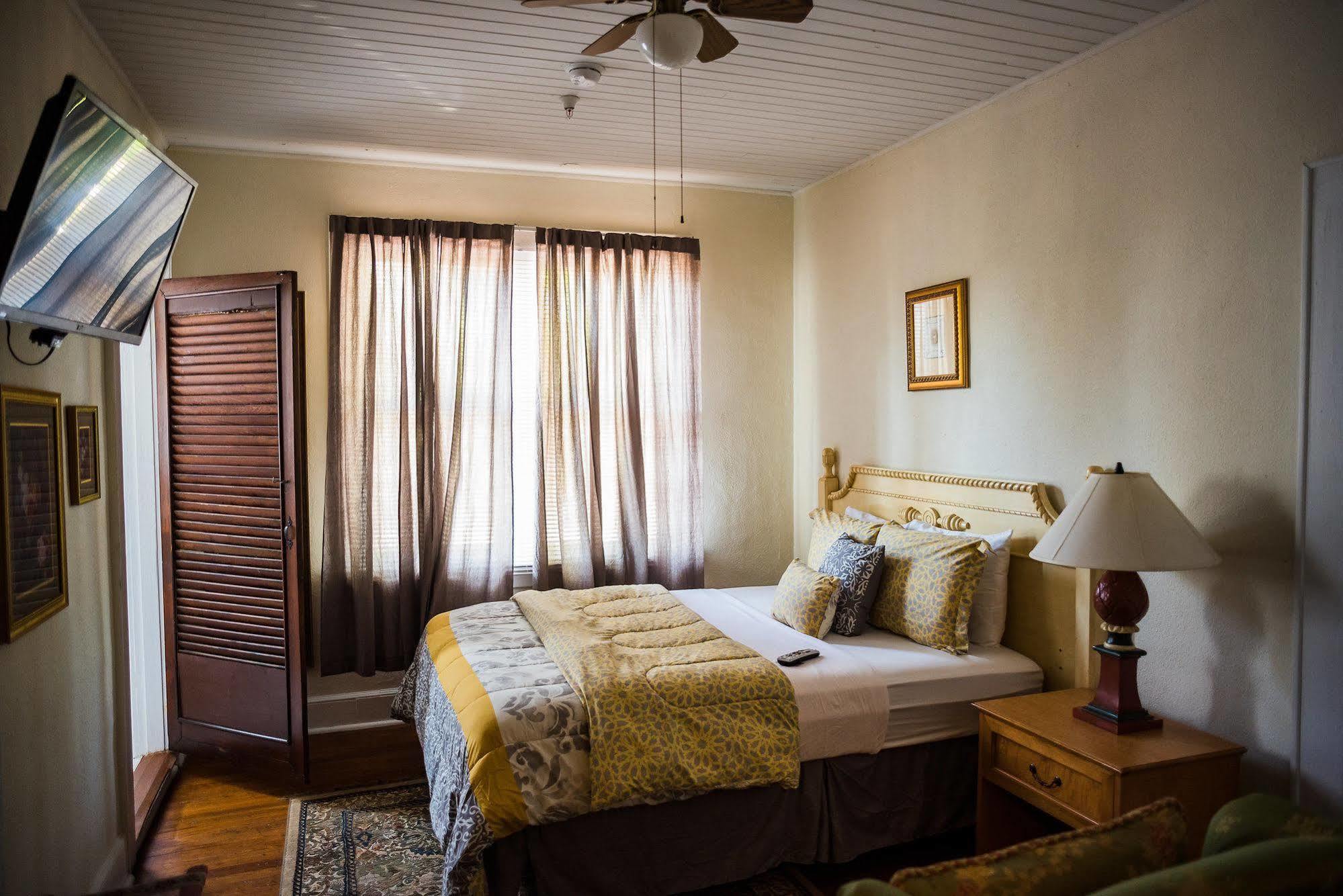Putnam Lodge Hotel And Spa Cross City エクステリア 写真